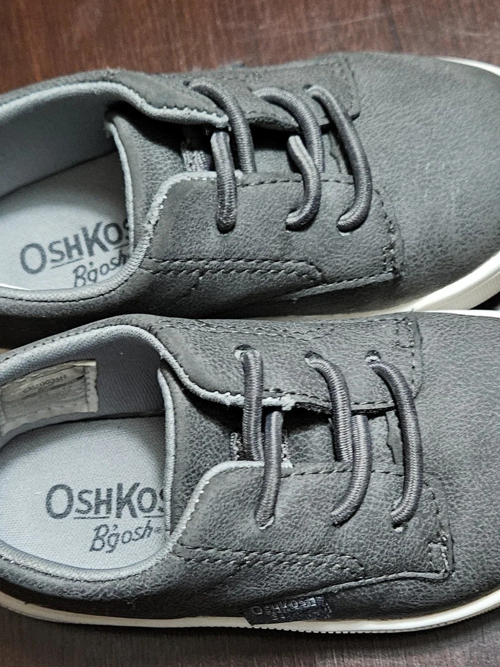 OshKosh B'gosh Kids Gray Lace-Up Sneakers Like New, size 6M.